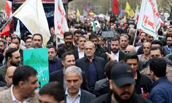 همراهی رئیس‌جمهور با راهپیمایان روز قدس تهران