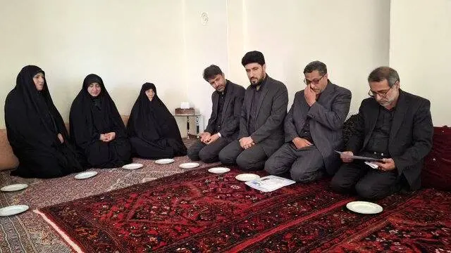 دیدار معاون بنیاد شهید با خانواده شهیدان قاسمی و فروغیراد