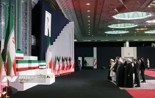 ادای احترام هیات‌ها به پیکر رهبر شهید انقلاب ایران + ببینید 