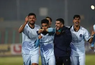 فجر سپاسی شیراز صعود به لیگ برتر را به تأخیر انداخت
