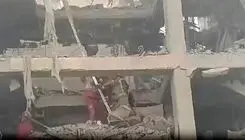  لحظه نجات ۲ نفر از ساختمان مورد اصابت موشک دشمنان در محله رسالت تهران +فیلم 