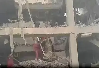  لحظه نجات ۲ نفر از ساختمان مورد اصابت موشک دشمنان در محله رسالت تهران +فیلم 
