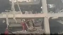  لحظه نجات ۲ نفر از ساختمان مورد اصابت موشک دشمنان در محله رسالت تهران +فیلم 