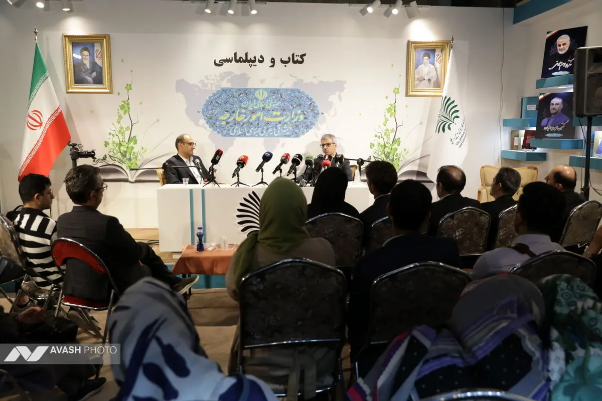 حضور اسماعیل بقایی در نمایشگاه کتاب تهران