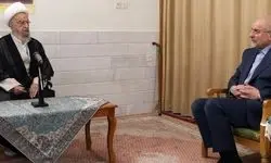 آیت‌الله مکارم‌شیرازی: برخی از بانک‌ها عامل فشار معیشتی مردم هستند
