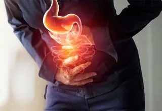 اسهال خونی و استفراغ شدید از علائم اولیه مسمومیت غذایی است