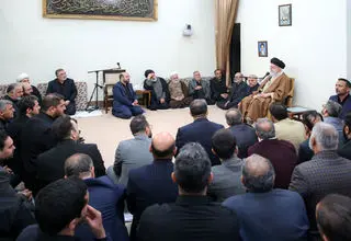 رهبر انقلاب: هر کسی ایستادگی کند در خط ائمه حرکت می‌کند