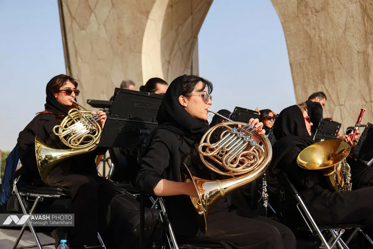 اجرای ارکستر سمفونیک تهران در میدان آزادی