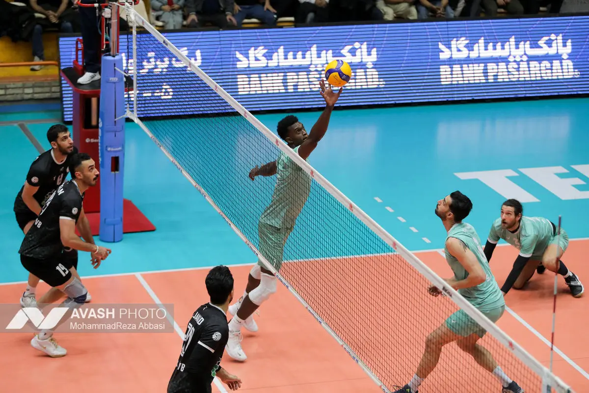 دیدار تیم های والیبال پیکان تهران و رازین پلیمر