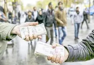 زیر بار دلار 