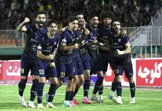 آتش بازی چادرملو مقابل استقلال خوزستان