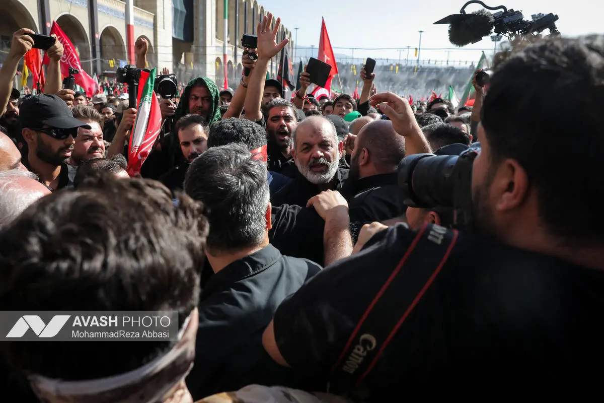 اقامه نماز بر پیکر رهبر شهید انقلاب در مصلای تهران