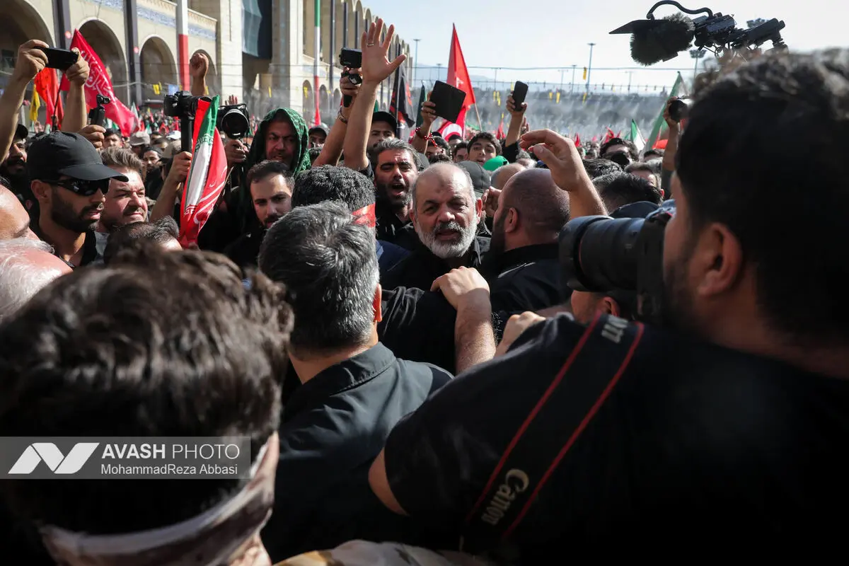 اقامه نماز بر پیکر رهبر شهید انقلاب در مصلای تهران