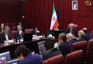 تصمیم‌گیری درباره راهکار‌های واگذاری برخی از املاک مازاد دولتی با حضور وزیر اقتصاد