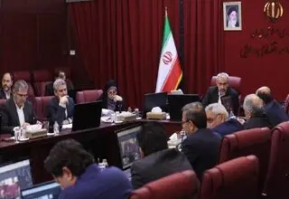 تصمیم‌گیری درباره راهکار‌های واگذاری برخی از املاک مازاد دولتی با حضور وزیر اقتصاد