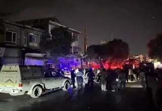 مهار آتش‌سوزی یک پاساژ در سنندج