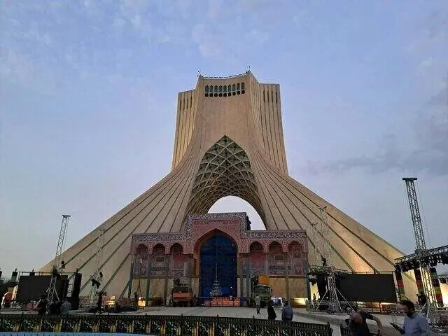 بلایی که بر سر برج آزادی آمد+ عکس و جزئیات