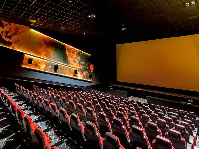 فعالیت سینماها در جنگ