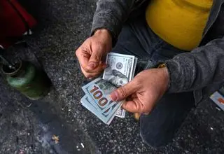 سقوط بی‌سابقه قیمت دلار در بازار