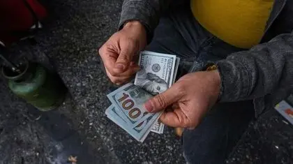 محاصره دلار و تبعیت طلا/ آیا دلار ۲۵۰ هزارتومانی در راه است؟
