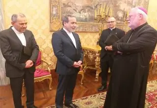عراقچی با نخست وزیر واتیکان دیدار کرد