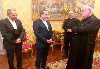 عراقچی با نخست وزیر واتیکان دیدار کرد