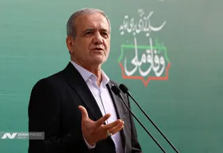 پزشکیان: بدترین حالت حاکم این است که مردم فکر کنند قیافه گرفته است