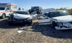 مصدومیت ۱۱ نفر در تصادف زنجیره‌ای