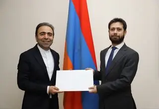 خلیل شیرغلامی استوازنامه‌اش را به ارمنستان داد