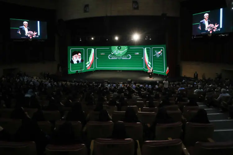 رئیس جمهور خطاب به معلمان: ما به شما دل بسته‌ایم تا نسلی تربیت کنیم که سودای مهاجرت نداشته باشد 