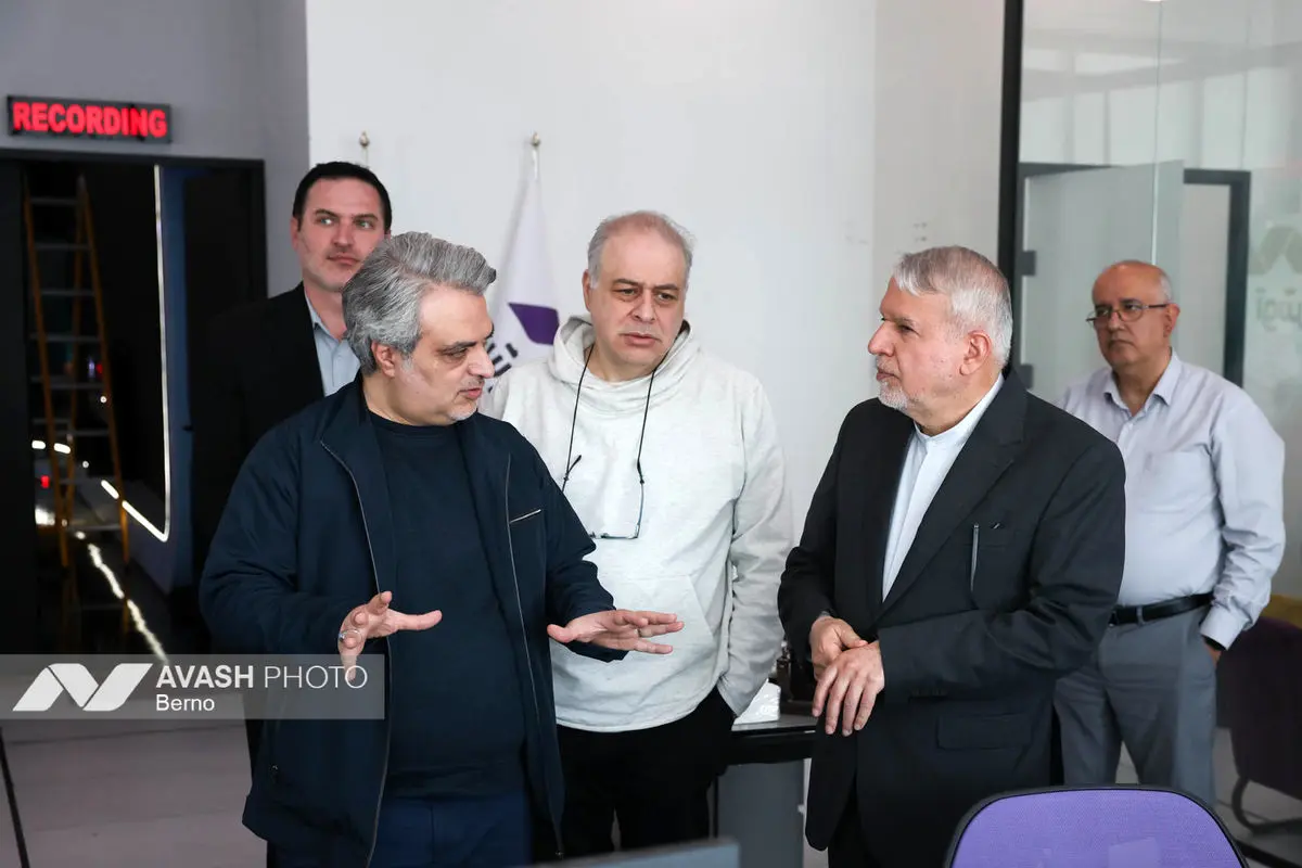 بازدید سیدرضا صالحی امیری از تحریریه آوش