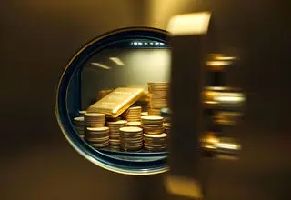 ادامه روند معامله طلا در سکوهای برخط؛ کسب و کارهای کوچک نیمه تعطیل شدند