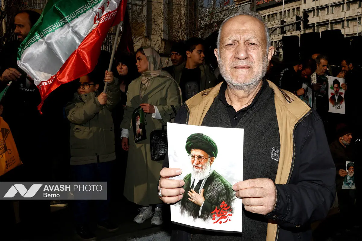 تشییع پیکر ۳۵ شهید جنگ رمضان در تهران