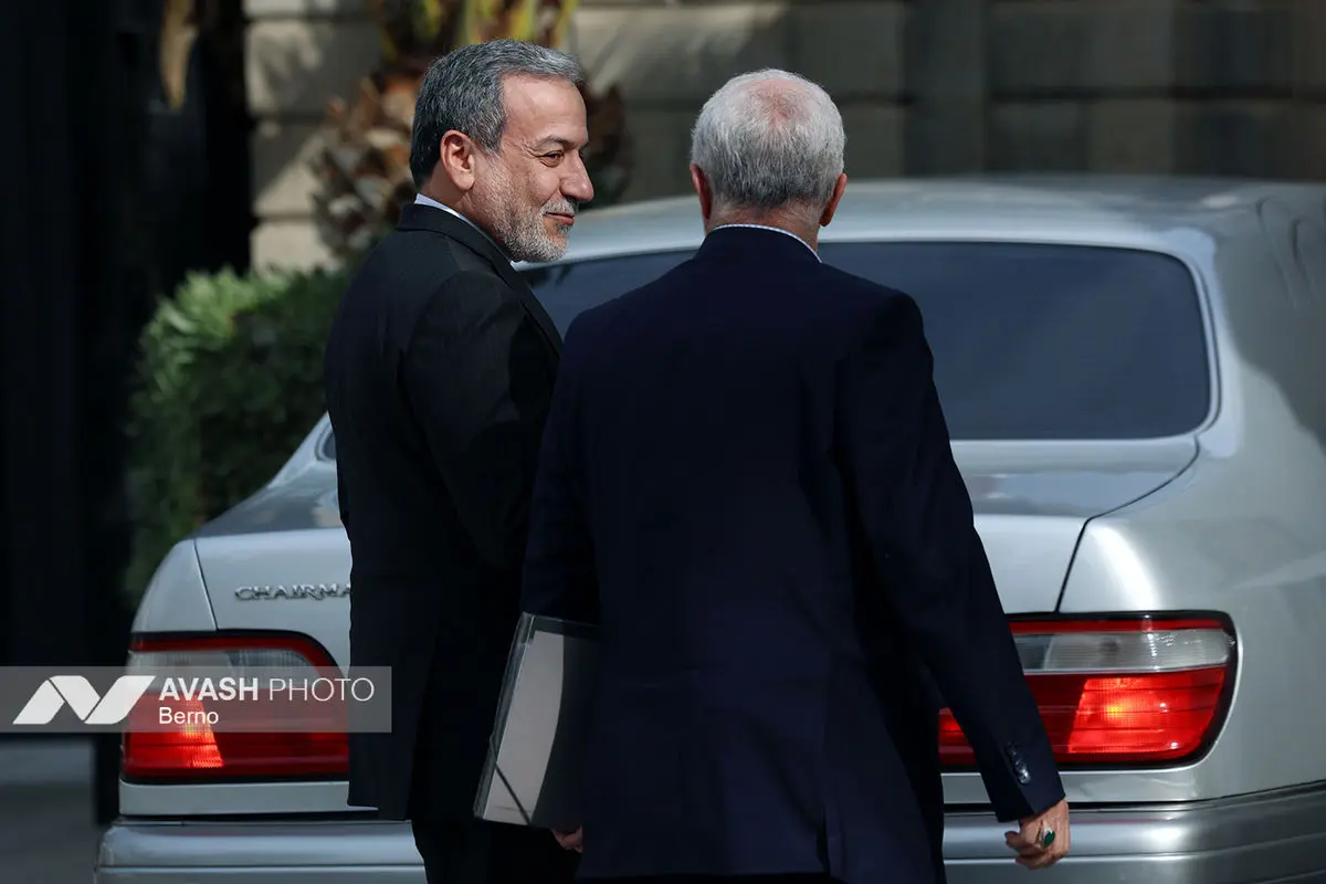 اعضای هیأت دولت در جمع خبرنگاران