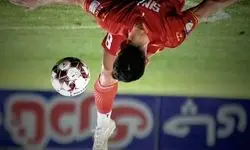  در نیمه نخست بازی با فولاد  دو ذوب آهنی اخراج شدند 