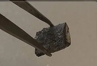 کشف شهاب‌سنگ ۲۰۰ گرمی در اصفهان