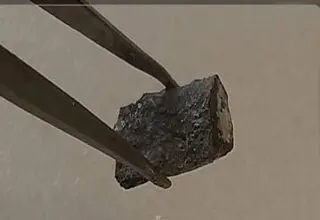 کشف شهاب‌سنگ ۲۰۰ گرمی در اصفهان