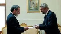 تقدیم رونوشت استوارنامه سفرای جدید سوئیس و اندونزی به عراقچی