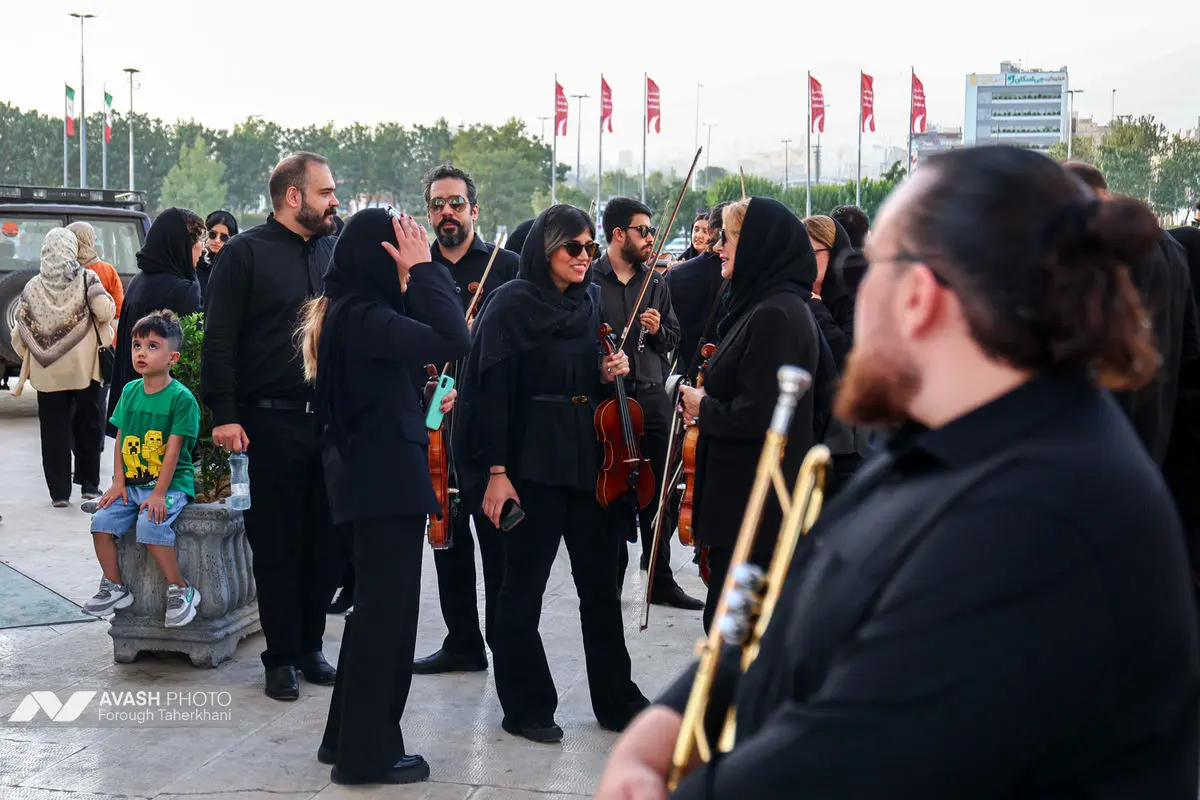 اجرای ارکستر سمفونیک تهران در میدان آزادی