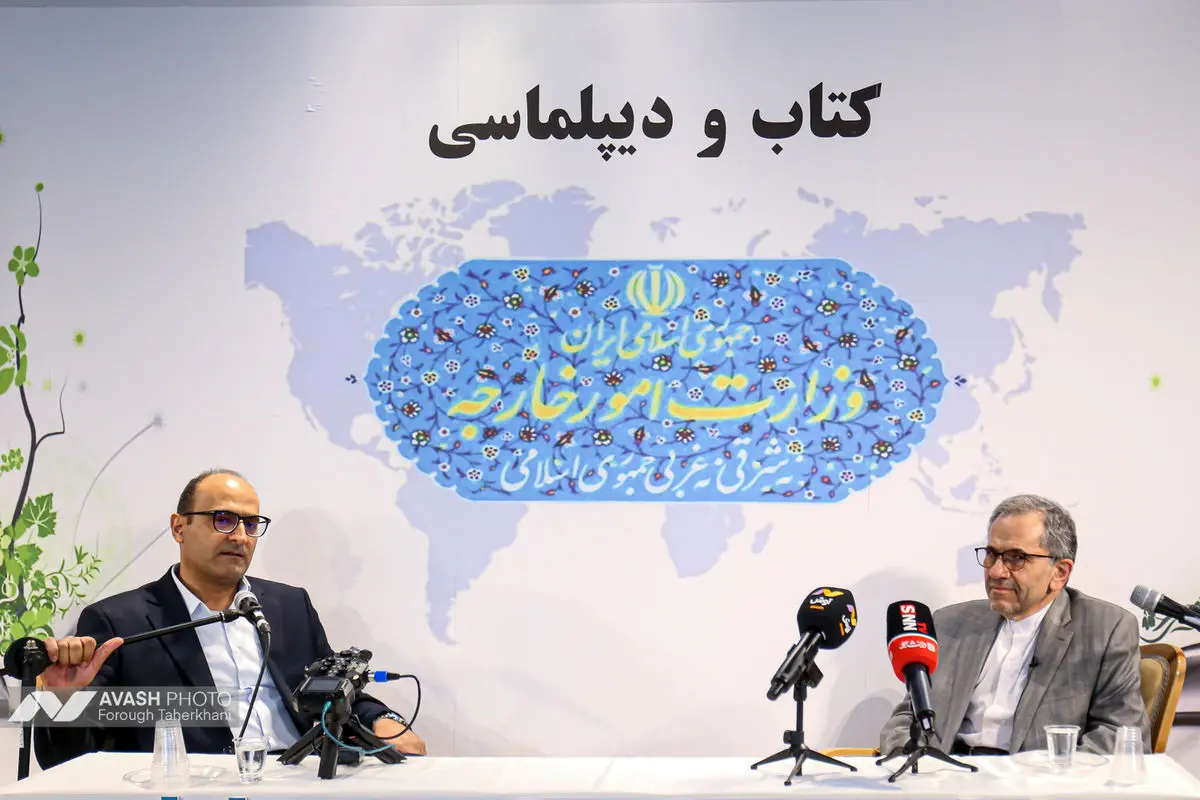 حضور مجید تخت روانچی در نمایشگاه بین المللی کتاب تهران