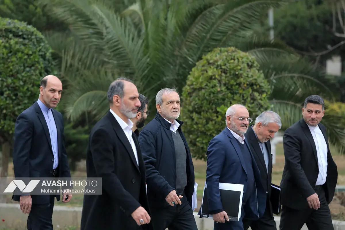 اعضای هیأت دولت در جمع خبرنگاران