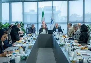 در کنار بازسازی مسکن، باید به موضوع تامین نیازهای بعدی خانوارها توجه شود