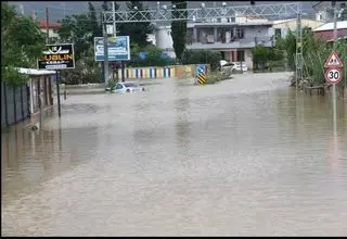 سیل در حاتای ترکیه خسارات زیادی به بار آورد + عکس 