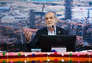 پزشکیان: سهمیه بنزین خودروهای دولتی قطع شد