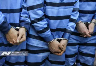 سه برادر غیرتی به جان فریدون که مزاحم خواهرشان سارا می‌شد، افتادند!