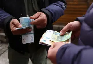 نگاهی به آخرین قیمت ارزها؛ دلار در کانال ۹۳ هزار تومان