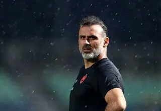 مربی سابق پرسپولیس و پورموسوی گزینه‌های سرمربیگری پیکان