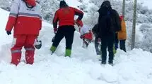 نجات یک خانواده ۵ نفره از دل برف و کولاک