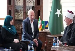 مهاجرانی: همزیستی مسالمت‌آمیز همه اقوام برای ایران اهمیت ویژه دارد
