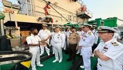 دریادار ایرانی از صنایع دریایی هند بازدید کرد